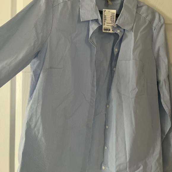 H&M Light Blue Button Down Shirt - Picture 2 of 3